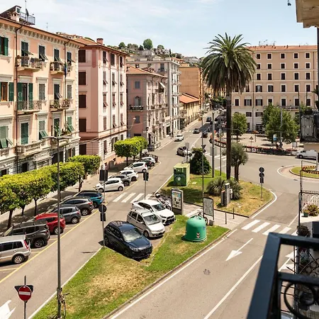 Holidays Train Station Appartement *
