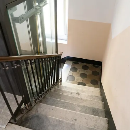 Appartement Holidays Train Station
